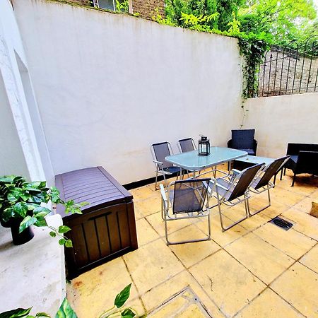 Spacious & Cosy 2 Bedroom Home Plus 2 Sofa-Beds With Private Entrance And Back Patio, 3 Min Walk To Earl'S Court Station Londra Esterno foto