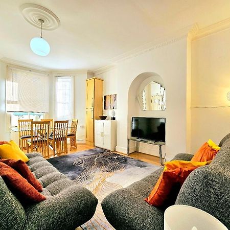 Spacious & Cosy 2 Bedroom Home Plus 2 Sofa-Beds With Private Entrance And Back Patio, 3 Min Walk To Earl'S Court Station Londra Esterno foto