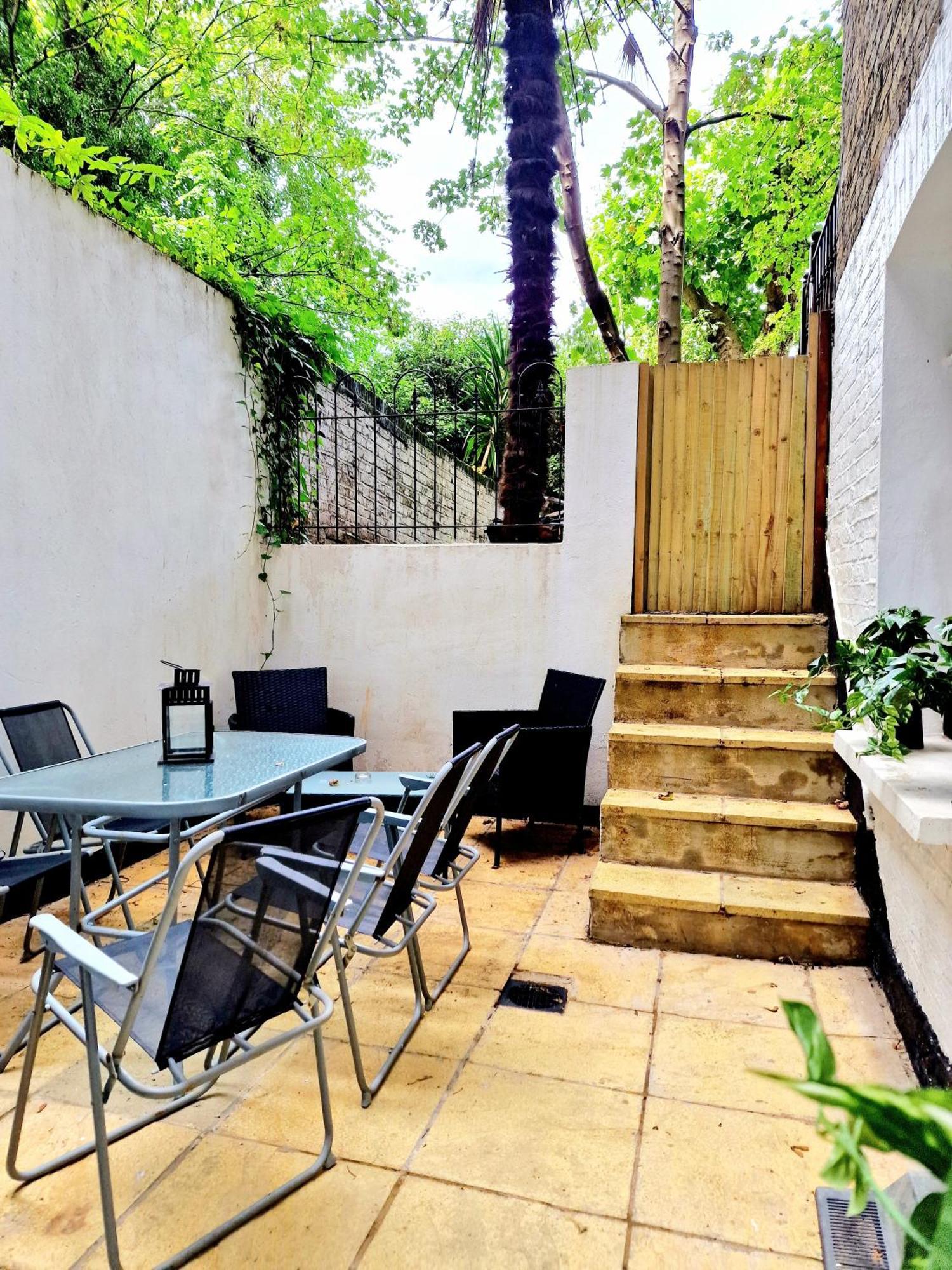 Spacious & Cosy 2 Bedroom Home Plus 2 Sofa-Beds With Private Entrance And Back Patio, 3 Min Walk To Earl'S Court Station Londra Esterno foto