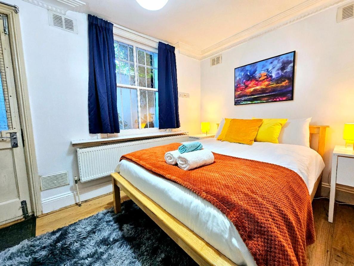Spacious & Cosy 2 Bedroom Home Plus 2 Sofa-Beds With Private Entrance And Back Patio, 3 Min Walk To Earl'S Court Station Londra Esterno foto