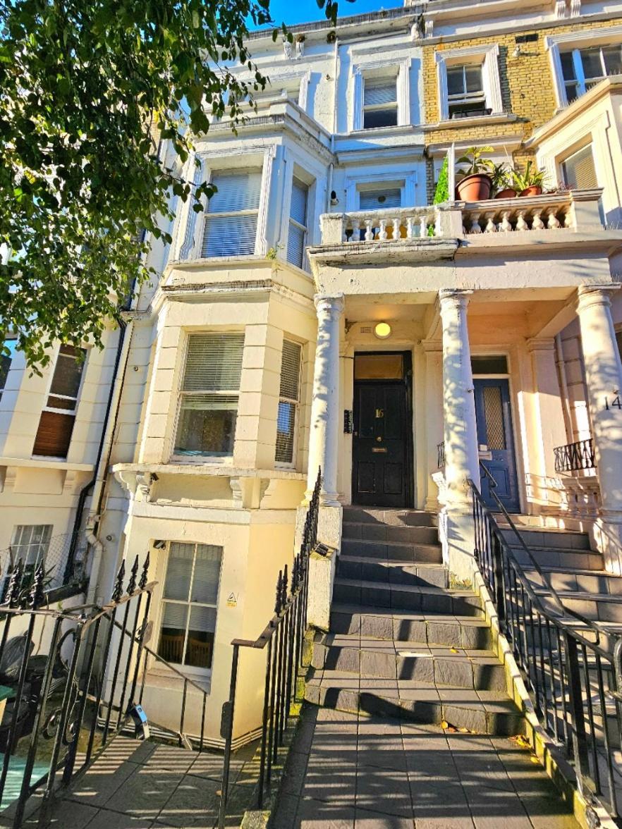Spacious & Cosy 2 Bedroom Home Plus 2 Sofa-Beds With Private Entrance And Back Patio, 3 Min Walk To Earl'S Court Station Londra Esterno foto