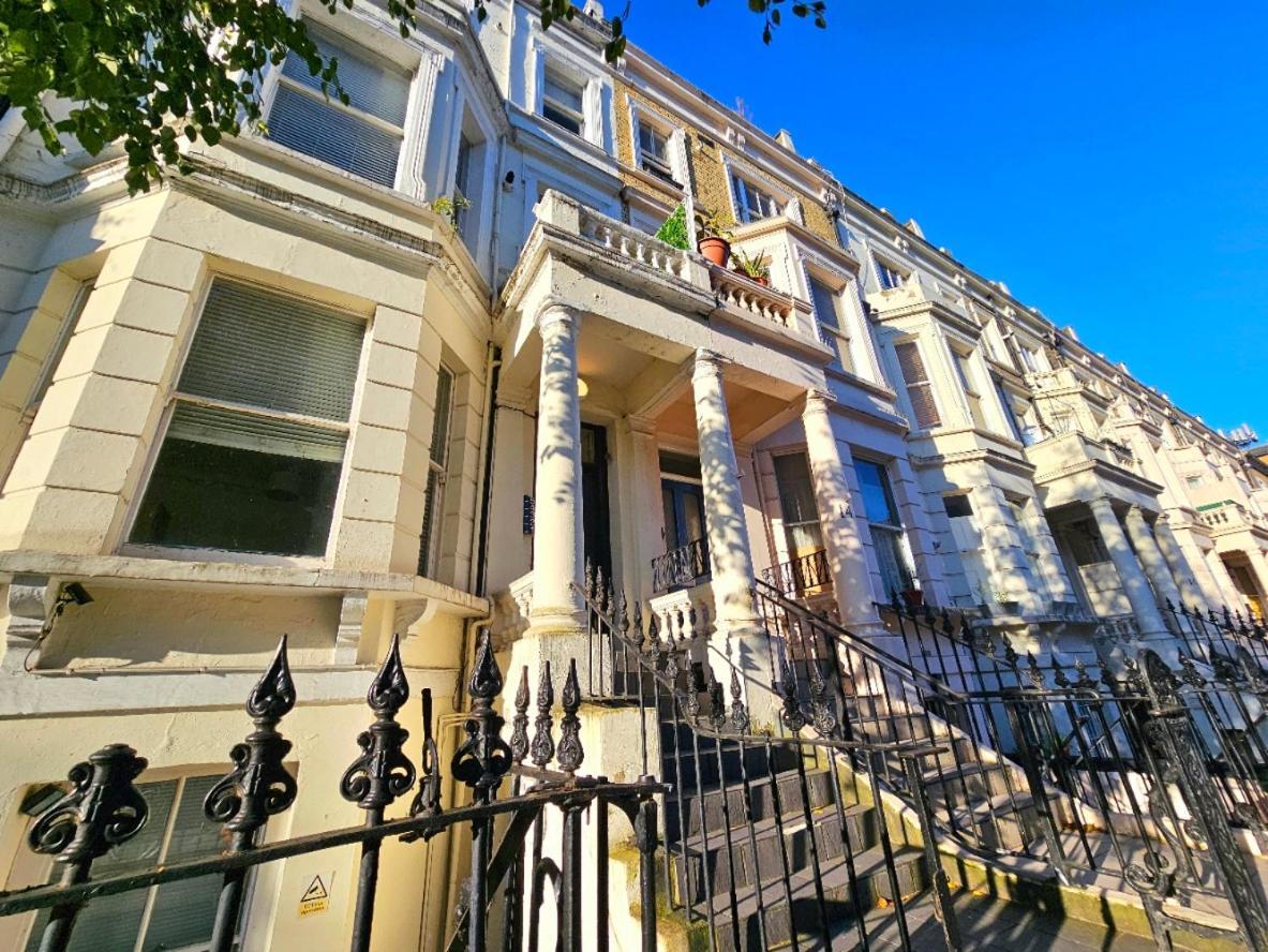 Spacious & Cosy 2 Bedroom Home Plus 2 Sofa-Beds With Private Entrance And Back Patio, 3 Min Walk To Earl'S Court Station Londra Esterno foto