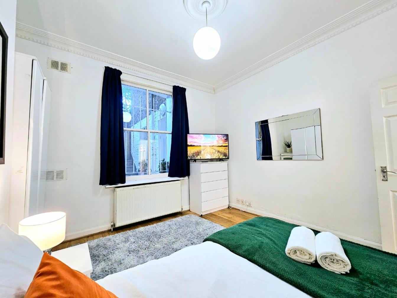 Spacious & Cosy 2 Bedroom Home Plus 2 Sofa-Beds With Private Entrance And Back Patio, 3 Min Walk To Earl'S Court Station Londra Esterno foto