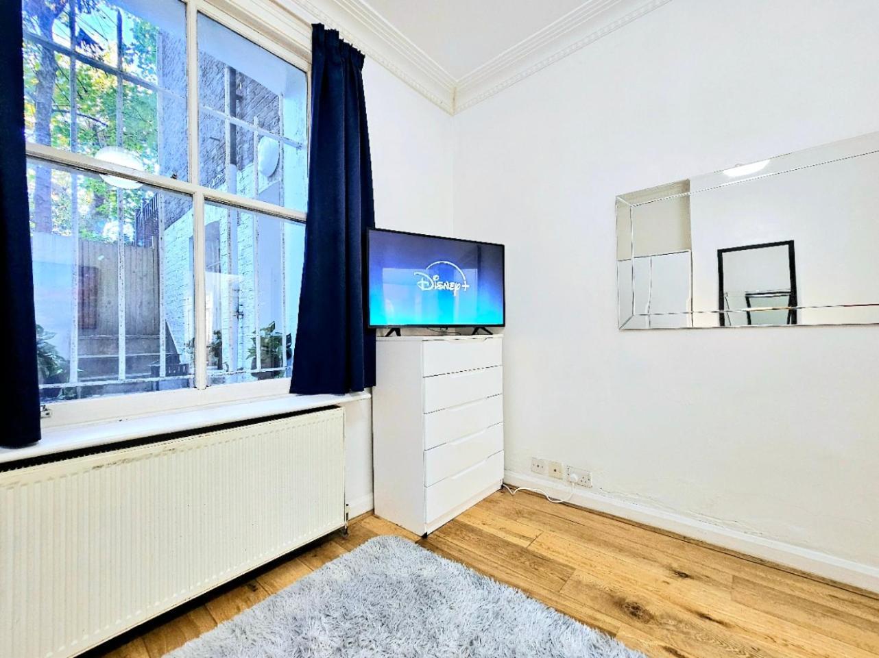 Spacious & Cosy 2 Bedroom Home Plus 2 Sofa-Beds With Private Entrance And Back Patio, 3 Min Walk To Earl'S Court Station Londra Esterno foto